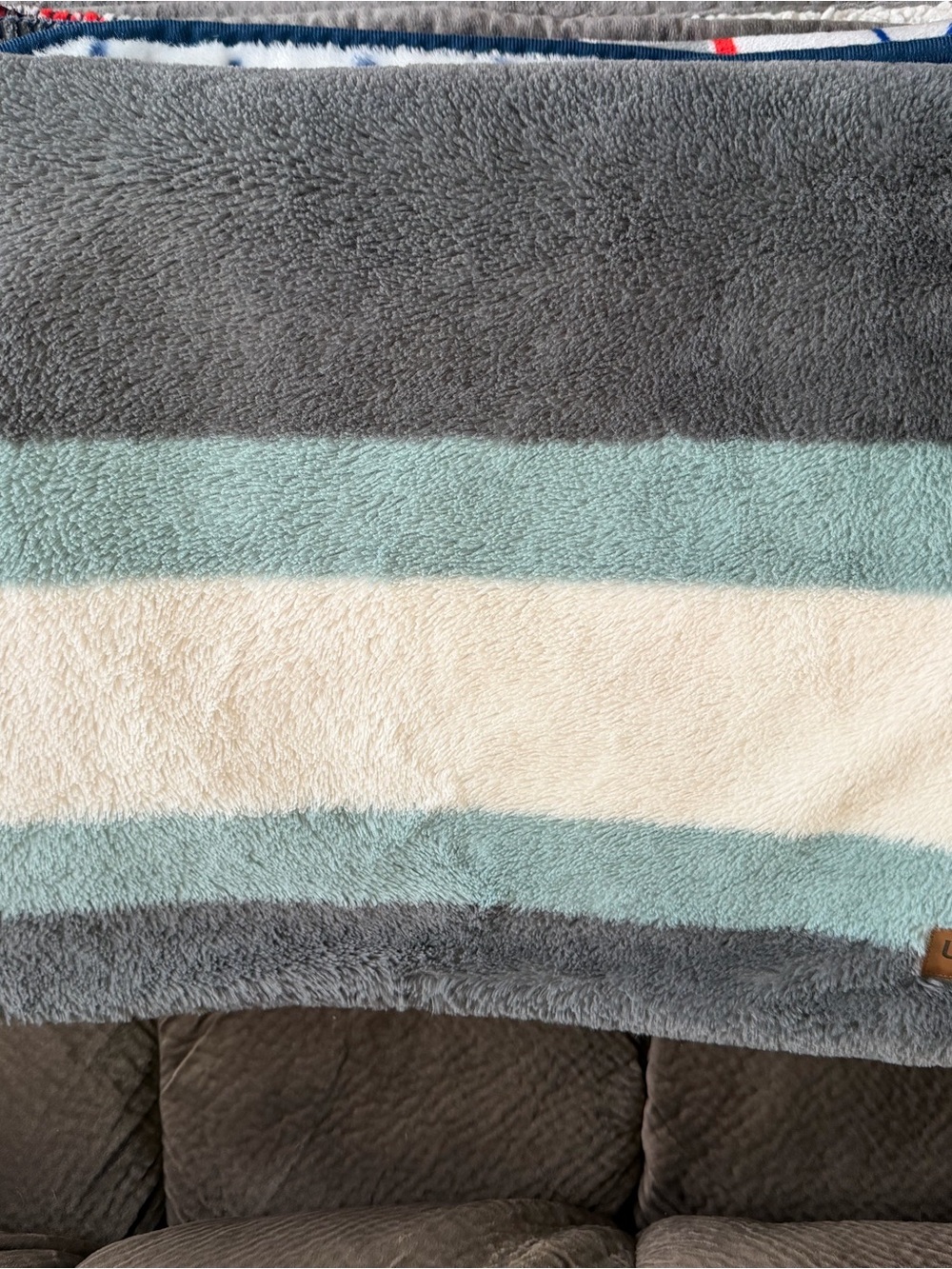 UGG Throw Blanket in Gray, Cream & Aqua NWOT